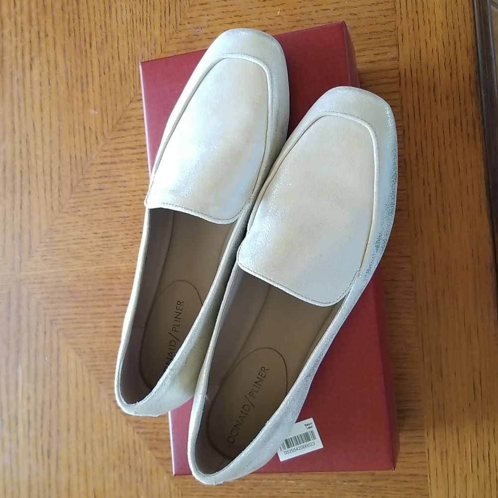 Donald Pliner Platinum Tumbled Metallic Ladies Loafers